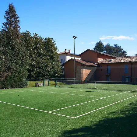 아파트 Elegant Duplex, Pool & Tennis, Private Garden & Parking, View