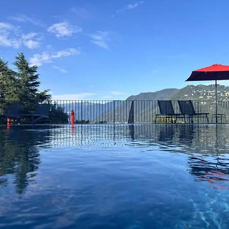 Elegant Duplex, Pool & Tennis, Private Garden & Parking, View 아파트 코모