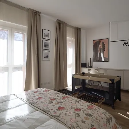 Elegant Duplex, Pool & Tennis, Private Garden & Parking, View 아파트 *