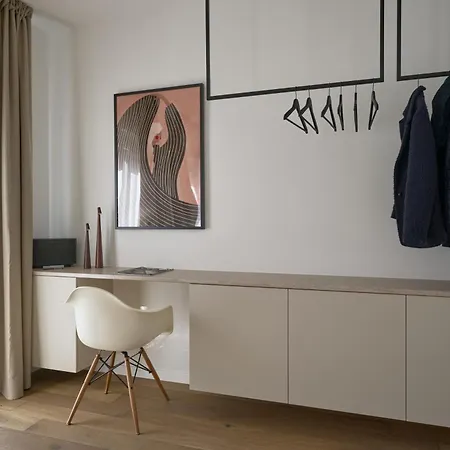 아파트 Elegant Duplex, Pool & Tennis, Private Garden & Parking, View