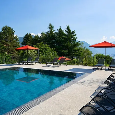 Elegant Duplex, Pool & Tennis, Private Garden & Parking, View 아파트 *