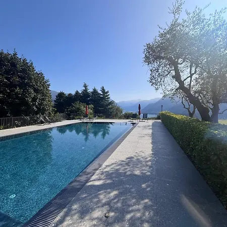 아파트 Elegant Duplex, Pool & Tennis, Private Garden & Parking, View