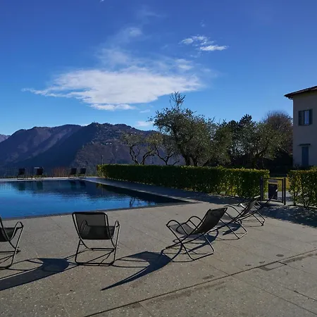 Elegant Duplex, Pool & Tennis, Private Garden & Parking, View 아파트 *